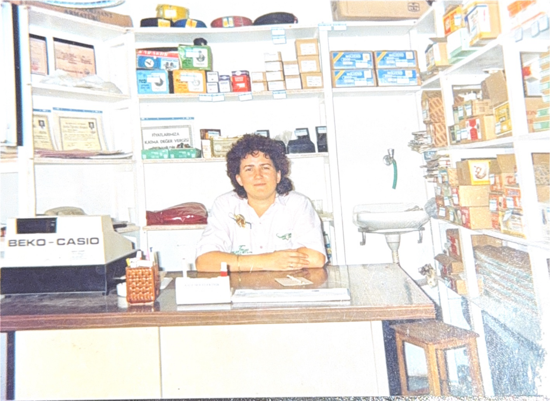 Eşim Fatma Akgün ilk dükkânda, 1991