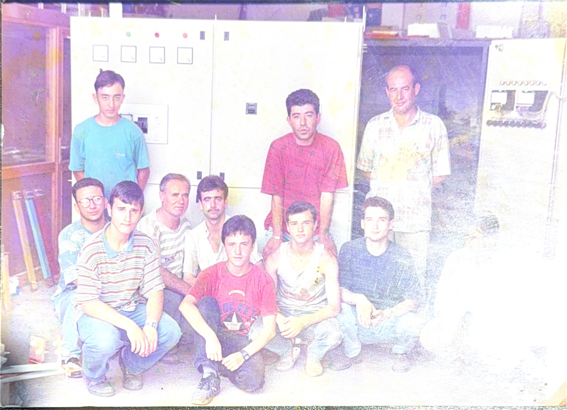 Akgün Elektrik atölye ekibi — pano hattında